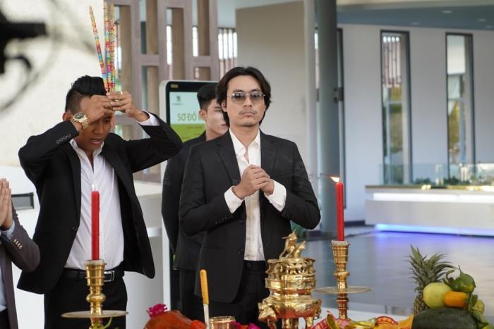 kieu minh tuan dong vi ca tien truyen voi cat xe bang mot chau nhau
