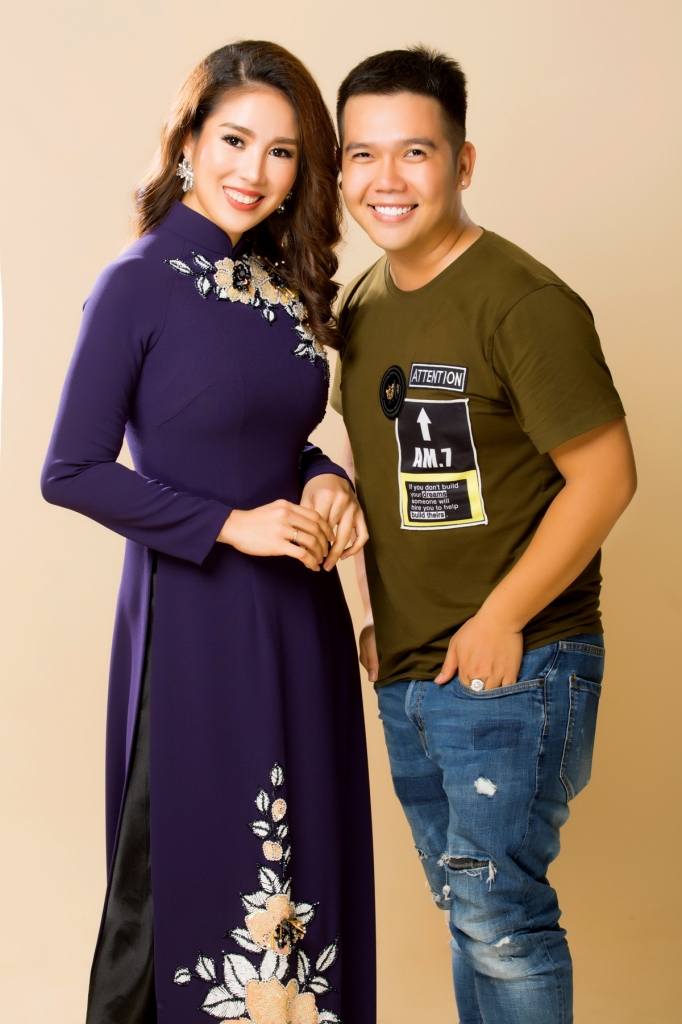 le phuong khoe huong sac diu dang trong ta ao dai minh chau