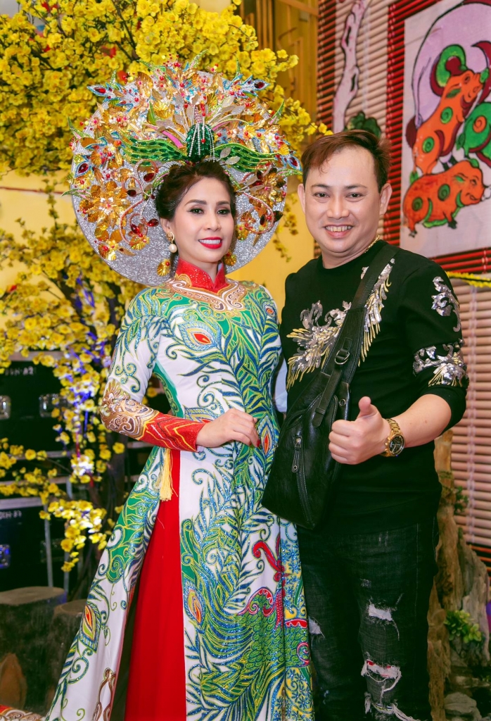 Lý Hương rực rỡ trong trang phục 'Phụng Hoàng' của NTK Tuấn Hải ly huong ruc ro trong trang phuc phung hoang cua ntk tuan hai