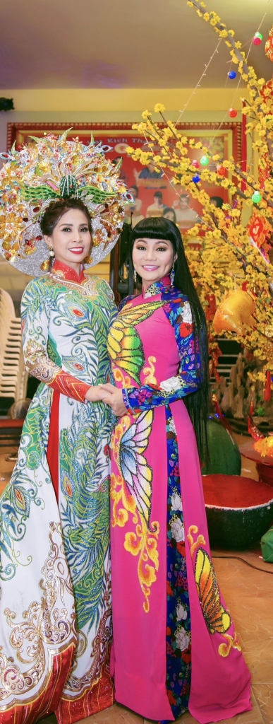 Lý Hương rực rỡ trong trang phục 'Phụng Hoàng' của NTK Tuấn Hải ly huong ruc ro trong trang phuc phung hoang cua ntk tuan hai