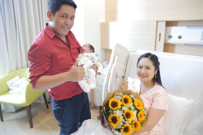 duc thinh cam thay hanh phuc khi duoc dut sua va thay ta cho con