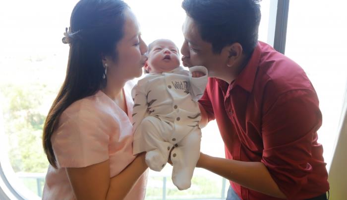 duc thinh cam thay hanh phuc khi duoc dut sua va thay ta cho con