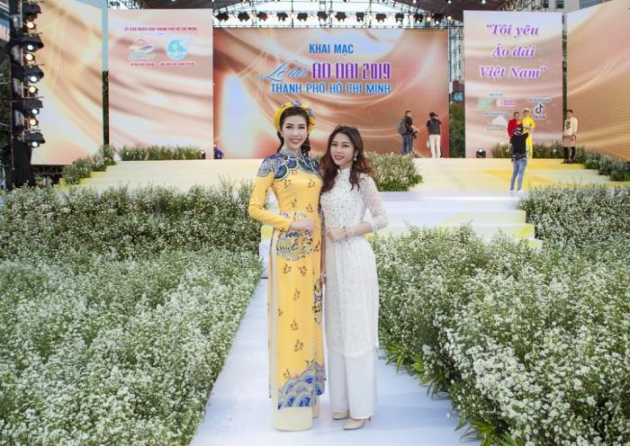 mc phuong uyen gay an tuong khi vua dan chuong trinh vua catwalk