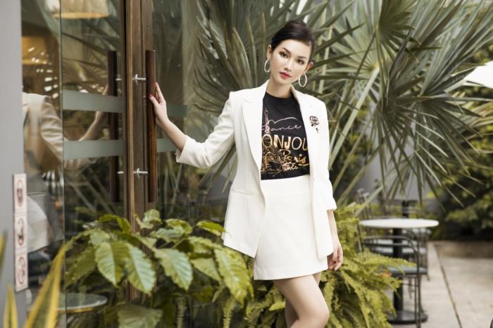 mc quynh chi mach nuoc phai dep voi vest thoi thuong tu elise
