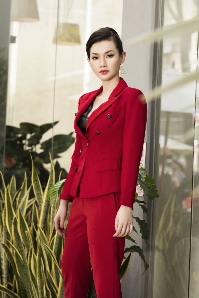 mc quynh chi mach nuoc phai dep voi vest thoi thuong tu elise