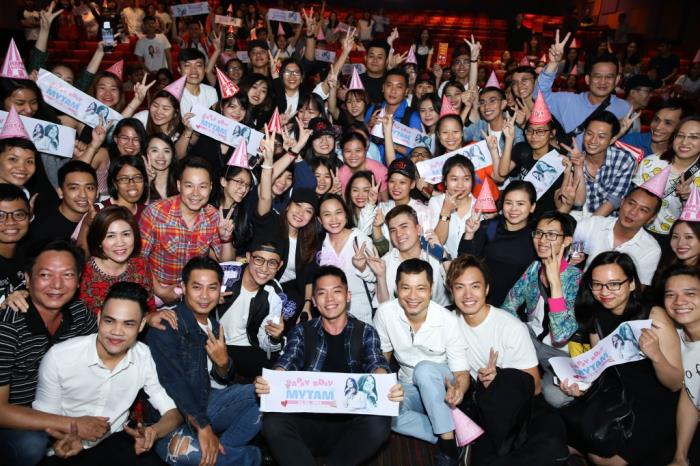 Mỹ Tâm rơi nước mắt khi được fan bí mật tổ chức sinh nhật ngay trong rạp phim my tam roi nuoc mat khi duoc fan bi mat to chuc sinh nhat ngay trong rap phim