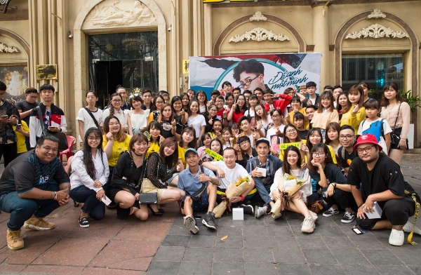 Ngô Kiến Huy gặp gỡ fan club ăn mừng thành tích của ca khúc mới 0