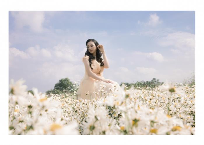 paris vu dep ngot ngao trong khu vuon ngap tran cuc hoa mi