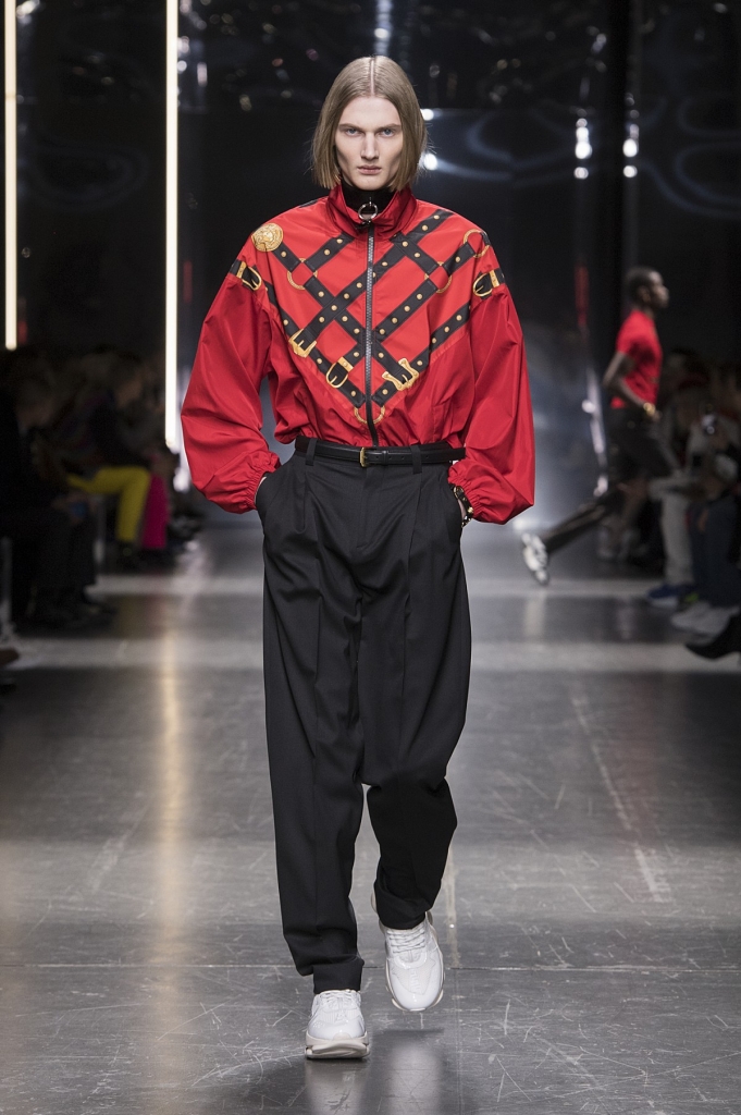 Show diễn 'Thu Đông 2019' của Versace tại 'Tuần lễ thời trang Milan' show dien thu dong 2019 cua versace tai tuan le thoi trang milan