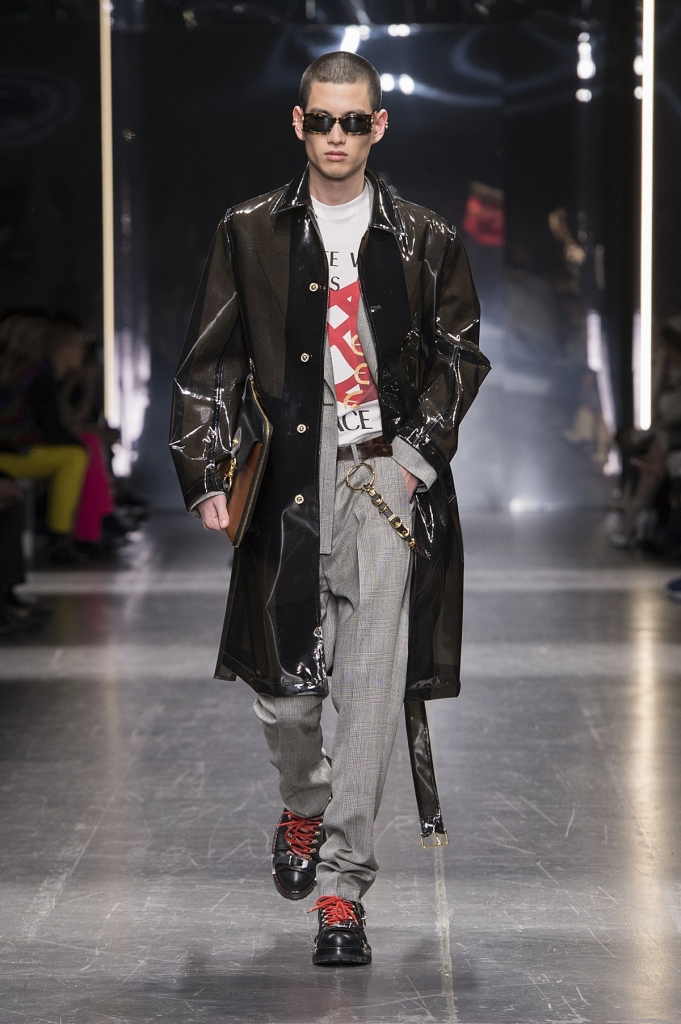 Show diễn 'Thu Đông 2019' của Versace tại 'Tuần lễ thời trang Milan' show dien thu dong 2019 cua versace tai tuan le thoi trang milan