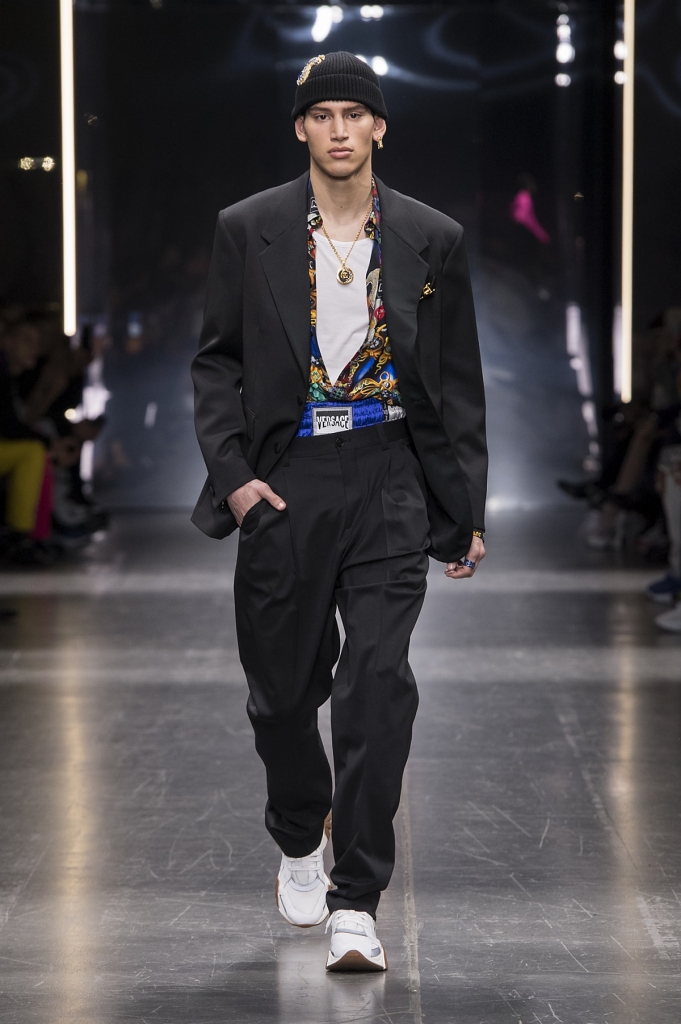Show diễn 'Thu Đông 2019' của Versace tại 'Tuần lễ thời trang Milan' show dien thu dong 2019 cua versace tai tuan le thoi trang milan