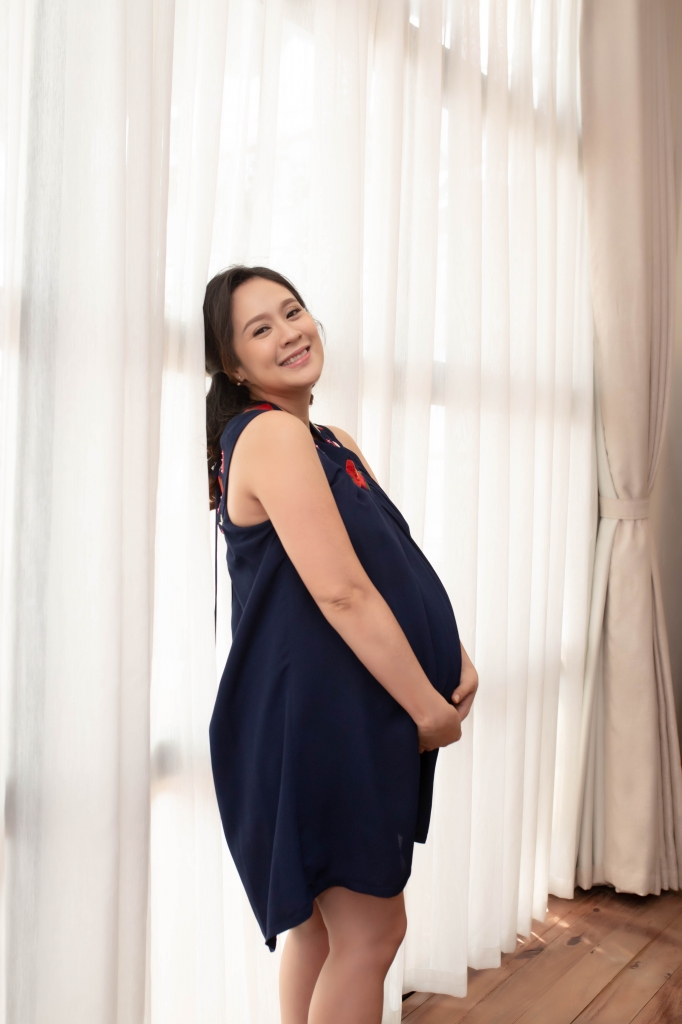 thanh thuy khoe bung bau vuot mat nhung ngay cuoi thai ky