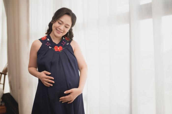 thanh thuy khoe bung bau vuot mat nhung ngay cuoi thai ky