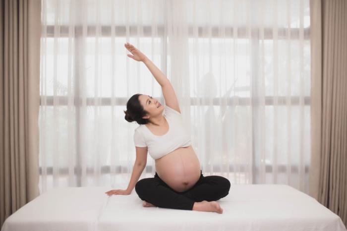 thanh thuy khoe bung bau vuot mat nhung ngay cuoi thai ky