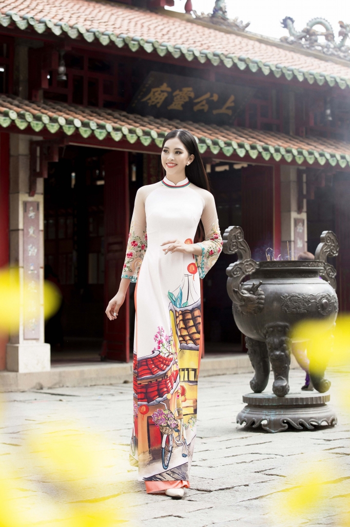 tieu vy goi ca mot troi xuan xua trong ta ao dai lay y tuong tu vach ngoi co hoi an