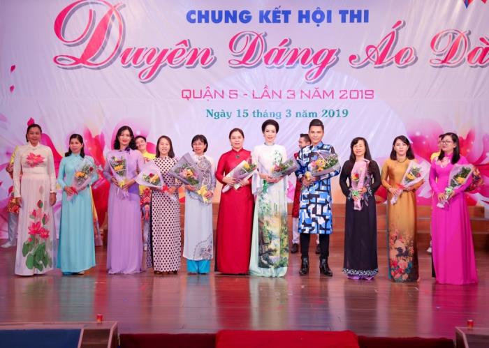 trinh kim chi dong hanh cung cuoc thi duyen dang ao dai quan 6 lien tuc 3 nam lien