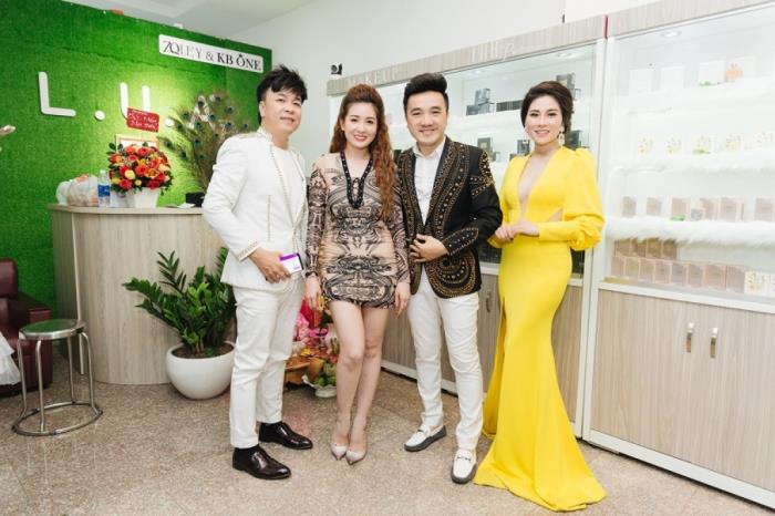 vo chong ca si duong ngoc thai tat bat chay show cuoi nam