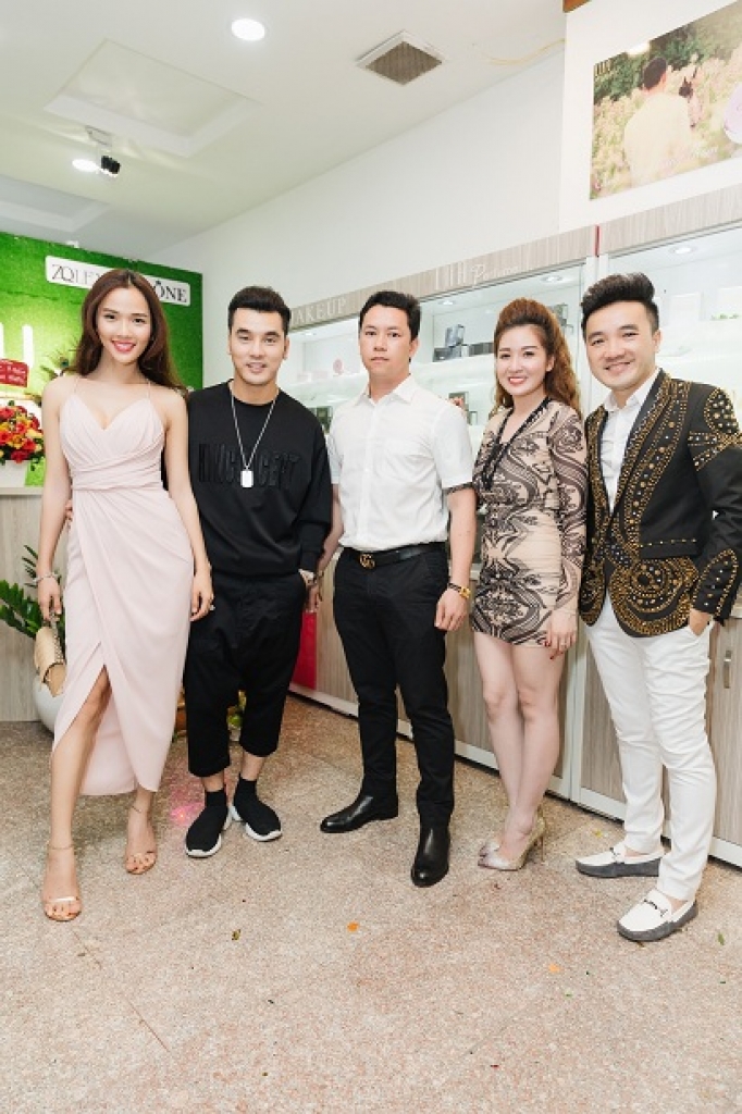 vo chong ca si duong ngoc thai tat bat chay show cuoi nam