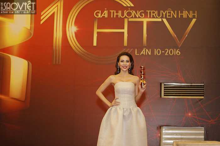 Lệ Quyên chiến thắng tại HTV Awards